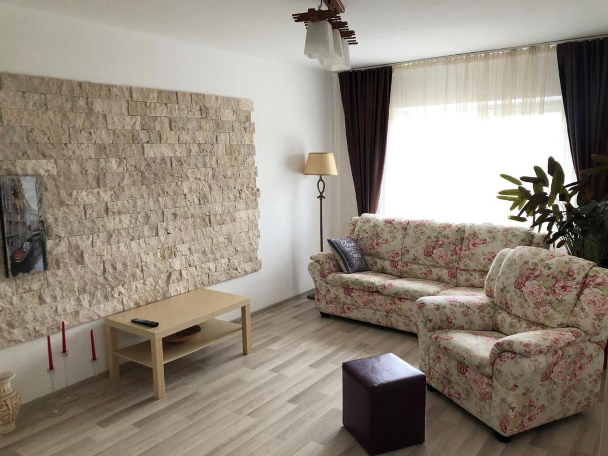 Page2 Apartament Targoviste Exterior foto